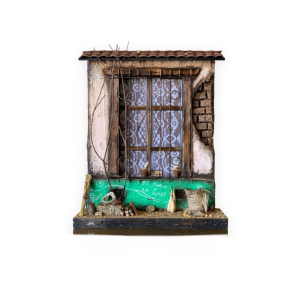 Típica ventana chilena con reja incluida.